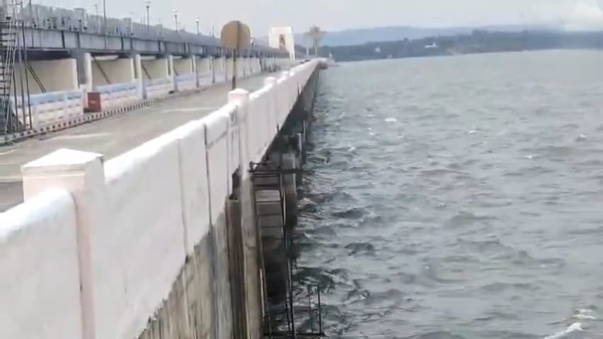 ఎత్తిన కుడి ,ఎడమ కాలువల నాగార్జున సాగర్ గేట్లు | Nagarjuna Sagar Crast Gates Opened 2025 1 Nagarjuna Sagar Crast Gates Opened 2025