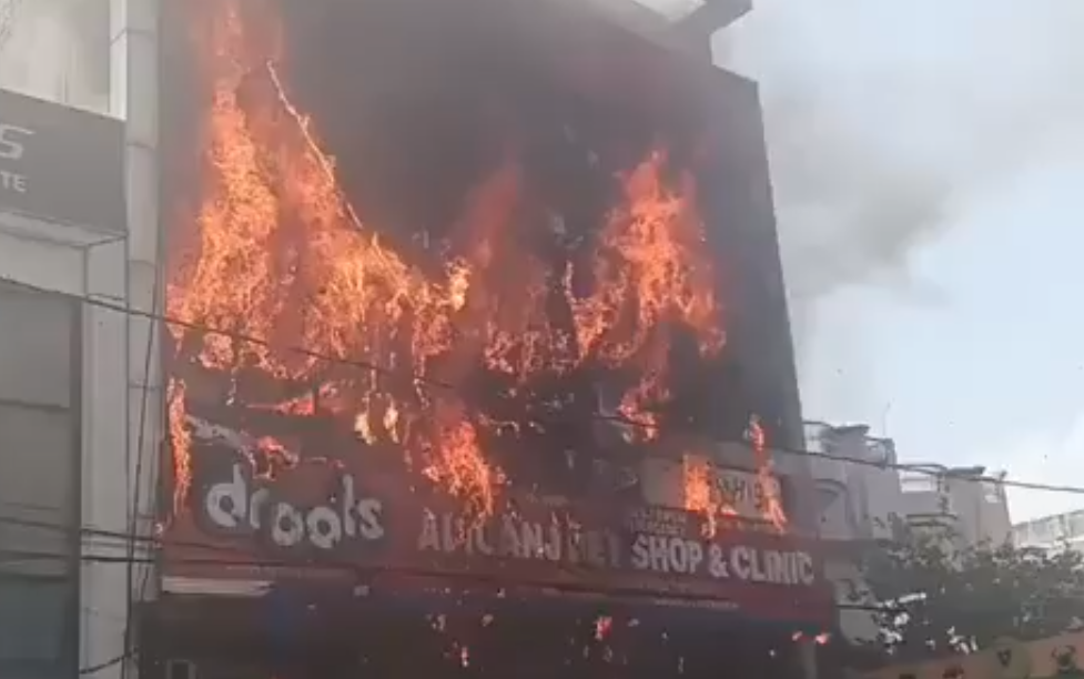 lucknow-coaching-centre-fire-accident-students-jump-from-building