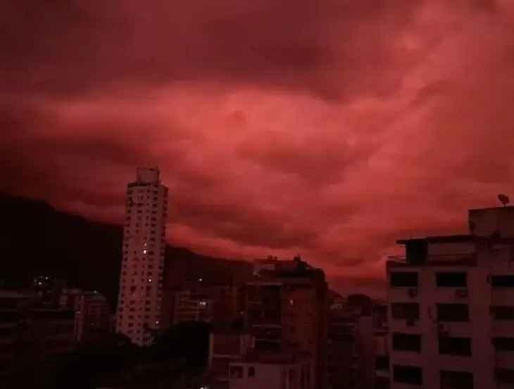 venezuela-red-sky-clouds-after-earthquake-scientific-reason